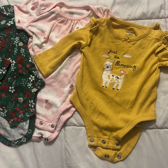 Baby girl  3 months onesies - Picture 3 of 6